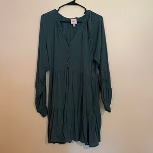 Long sleeve green dress with buttons flowy